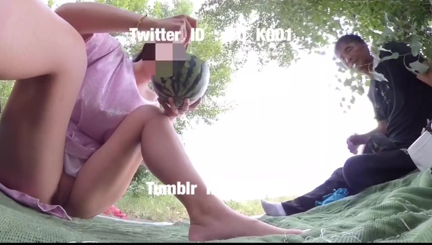 推特大神YQ_K路遇卖瓜中年男人淫妻超短裙不穿内裤露出给他偷偷欣赏-蝌蚪窝|成人|91PORNY|九色